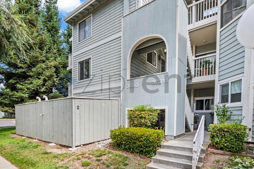 Building Photo - Unit 101