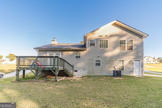 Building Photo - 583 Embassy Walk