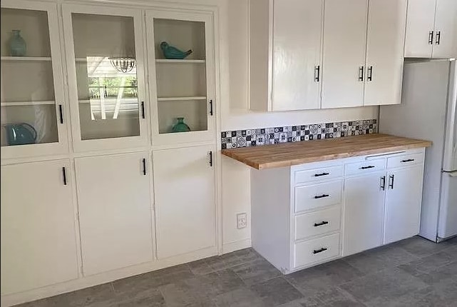 Building Photo - 1083 Thompson Ave