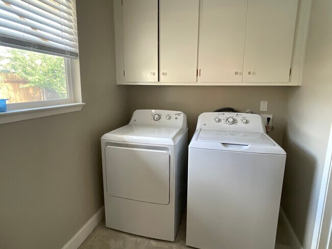 Building Photo - 8909 Dontree Way