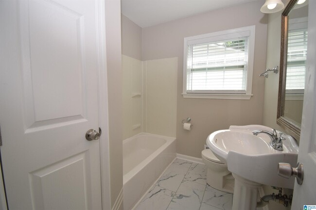 Building Photo - 1166 Alford Ave