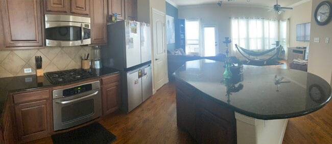 Kitchen - 6406 Love Dr