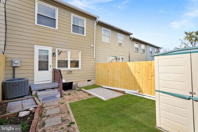 Building Photo - 210 Cameron St