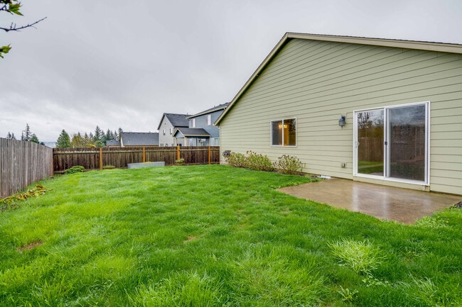 Building Photo - MOVE IN SPECIAL - 3 Bedroom 2 Bath Single ...