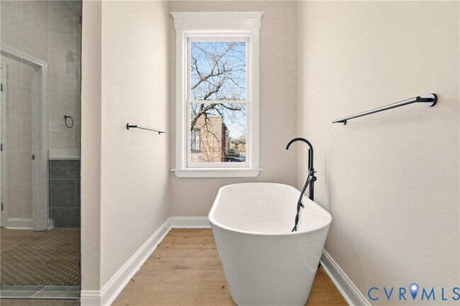 Building Photo - 316 W Clay St