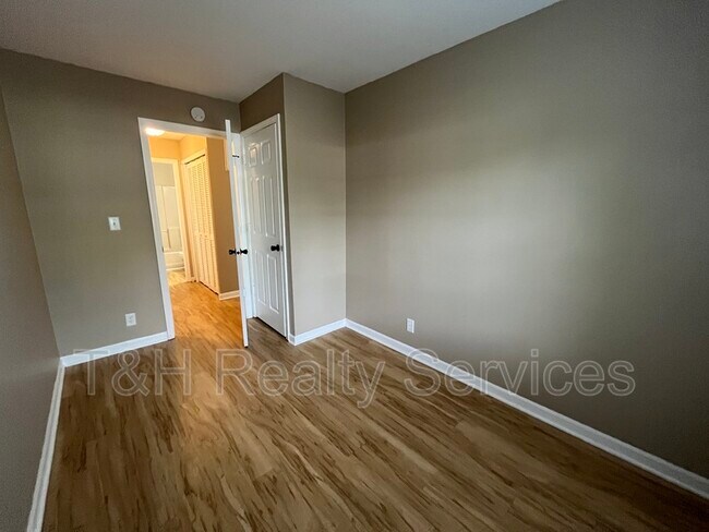 Building Photo - 2649 Ebbie Rd