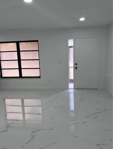 Building Photo - 2101 Hibiscus Rd