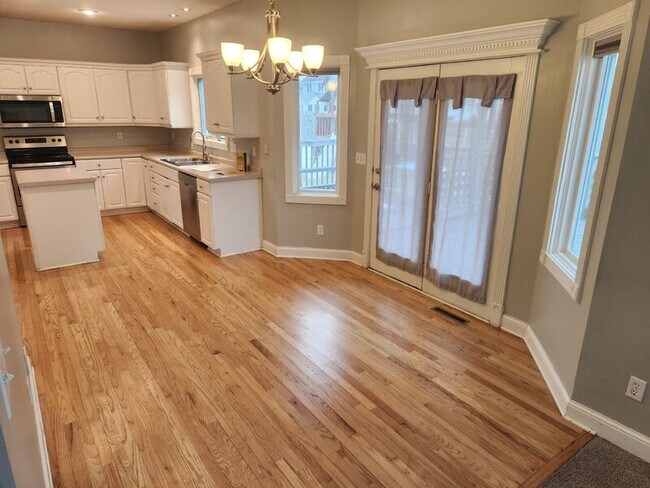 Building Photo - 13500 Sheridan Ave