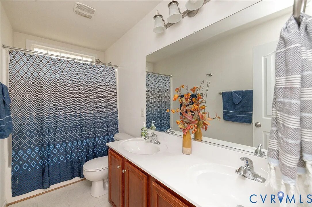 Family Bathroom - 3620 Tanby Rd