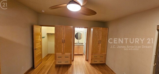 Building Photo - Spectacular Views in the Heart of Applegate Wine Country