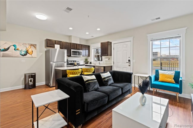 Building Photo - 701 E Kirby St