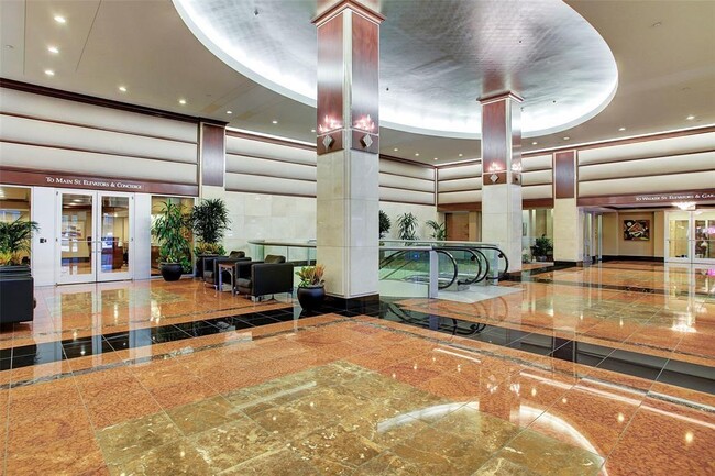 Building Photo - 914 N Main St