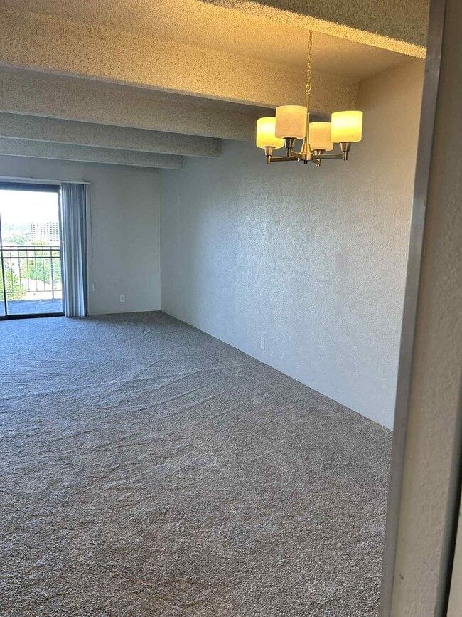 Building Photo - Breathtaking Mountain Views from the 10th ...