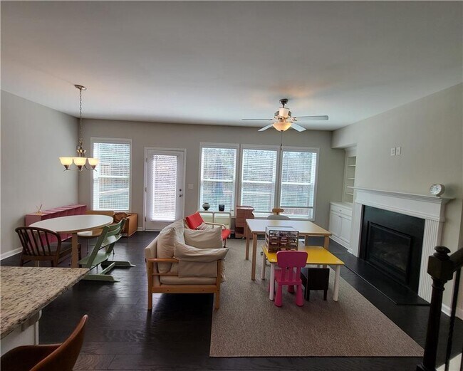 Building Photo - 871 Sunset Park Dr