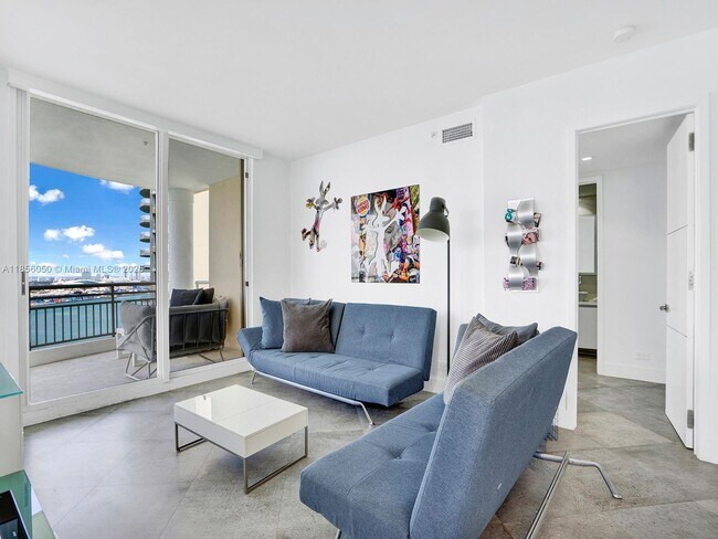 Building Photo - 888 Brickell Key Dr