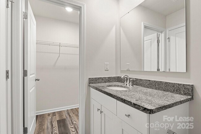 Building Photo - 117 Dogwood Vlg Trl