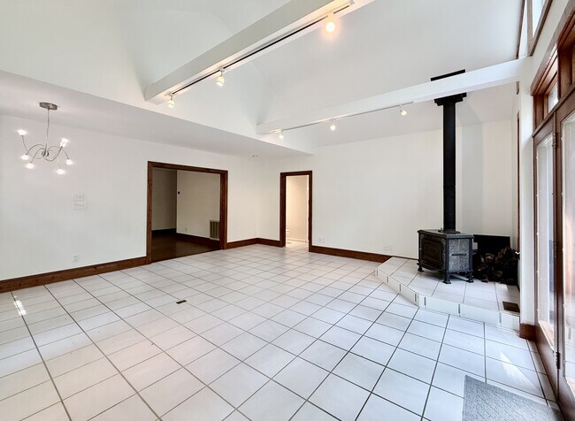 Building Photo - 15 Harvey Pl