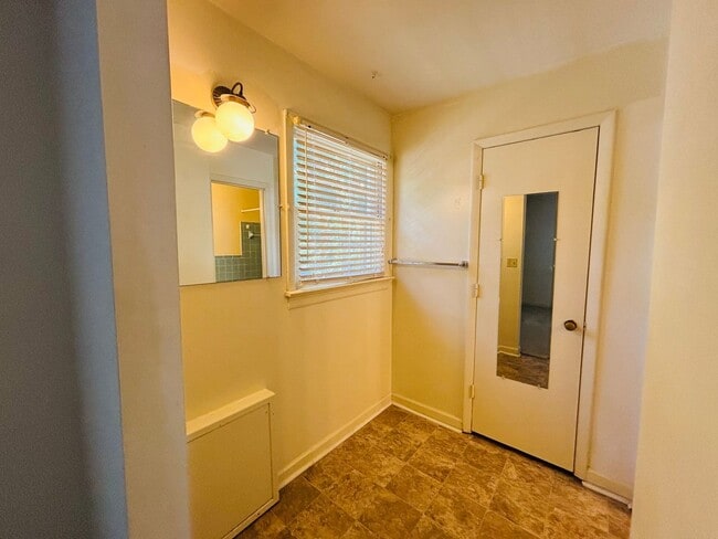 Building Photo - 105 Sherwood Ct