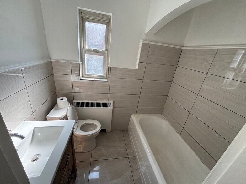 Building Photo - 4847 Paddock Rd