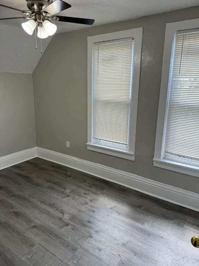Building Photo - Nice 3 bedroom, 1 bath unit for rent.