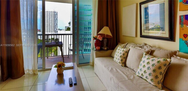 Building Photo - 1750 N Bayshore Dr