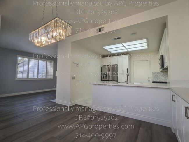 Building Photo - 3519 E Balmoral Dr