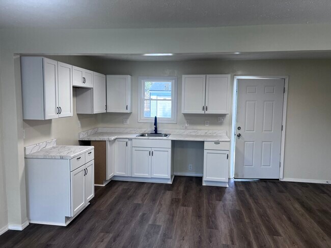 Building Photo - 5349 Pickford Dr