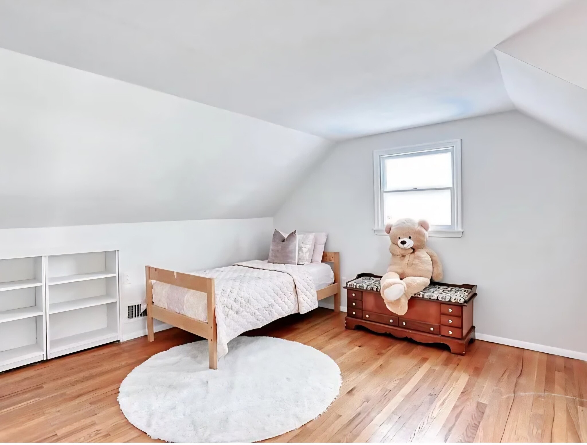 Building Photo - 6 Burgundy Ln