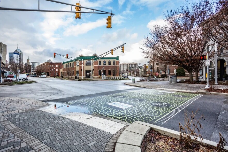 Building Photo - 611 N Park Ave