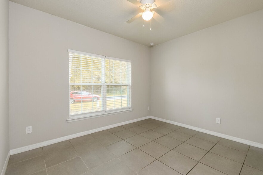 Building Photo - 670 Basingstoke Ct