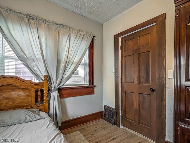 Building Photo - 1268 Pondview Ave