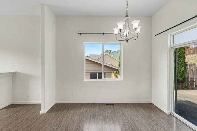Building Photo - 3 bed, 2 bath home in West Salem's Brush College neighborhood