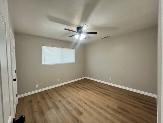 Building Photo - 840 S F St