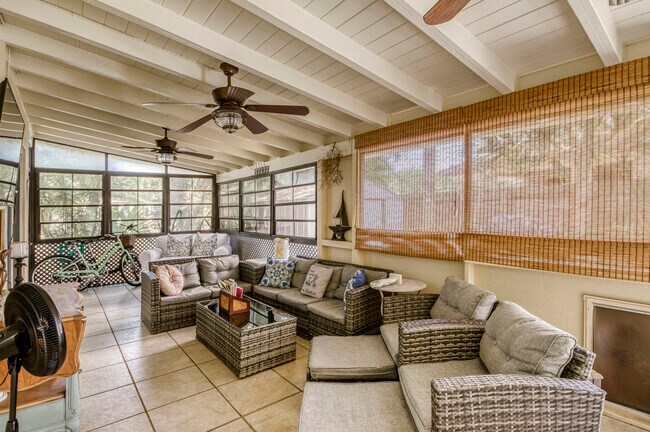 Building Photo - 404 S Caloosahatchee Ave