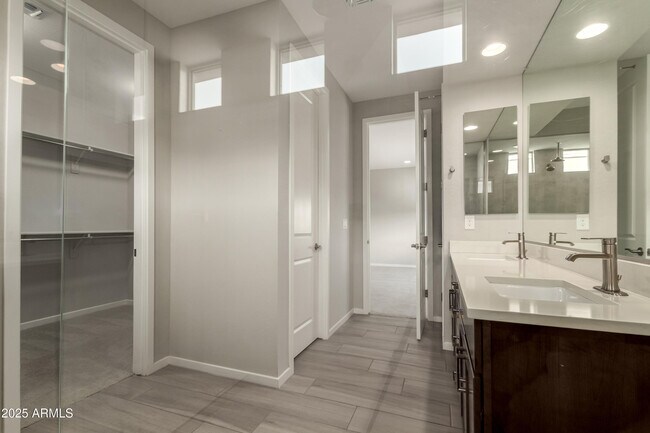 Building Photo - 3551 E Louise Dr