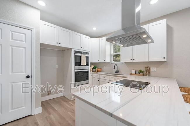 Building Photo - 2807 S Brown Ave