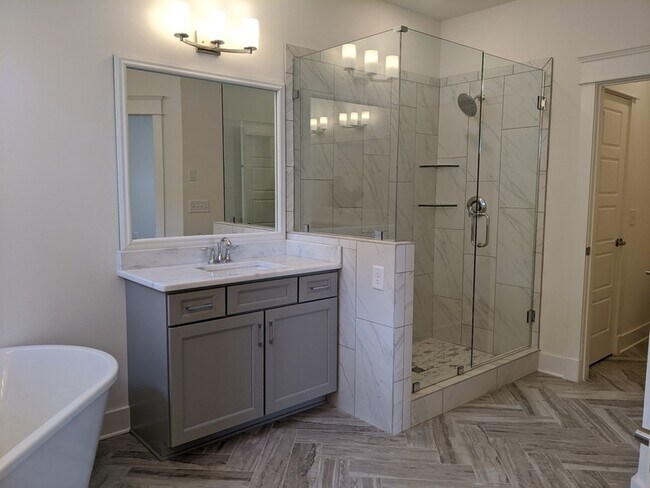 Building Photo - 2001 Largo Ct