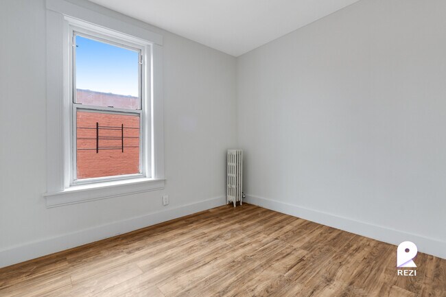 Building Photo - 737 E 219th St