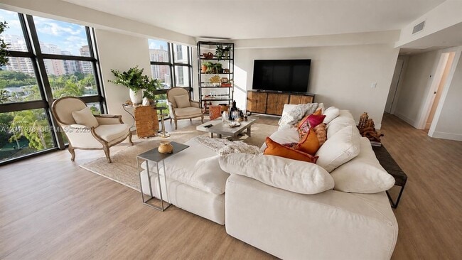 Building Photo - 1121 Crandon Blvd