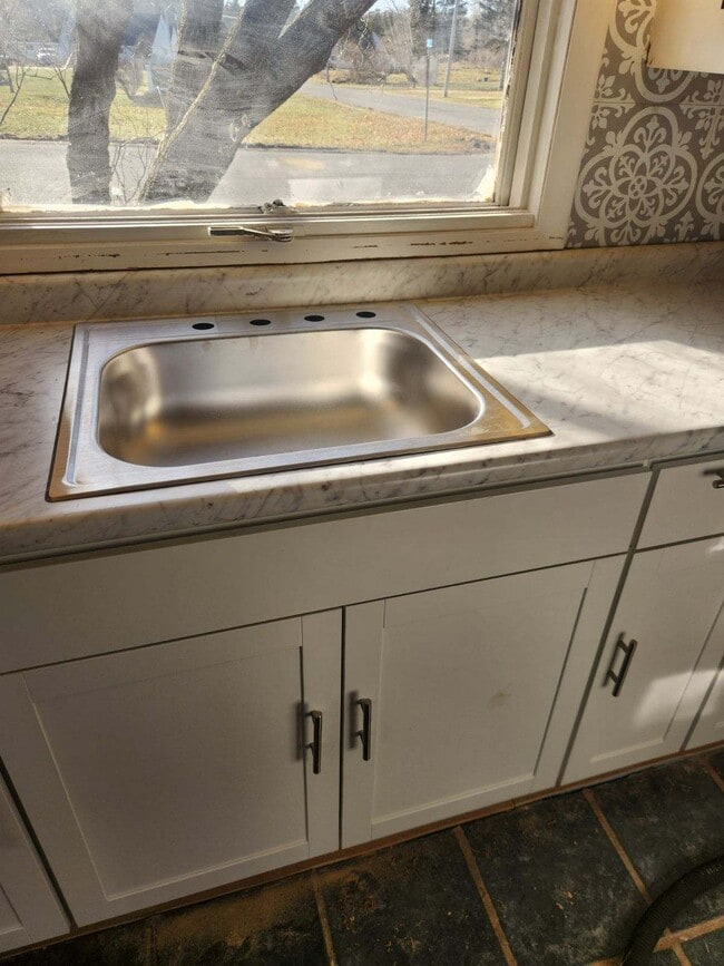 Building Photo - 102 Garfield St