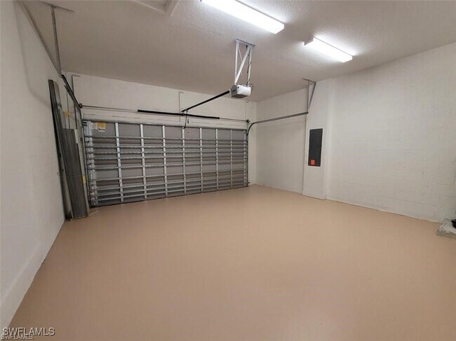 Building Photo - 5051 Florence Dr