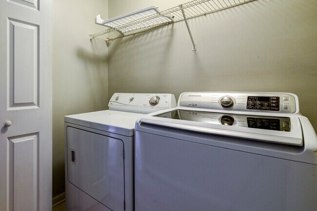 Building Photo - 3627 Chestnut Dr