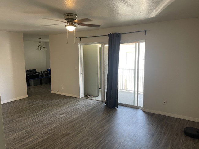 Building Photo - 7210 N Manhattan Ave