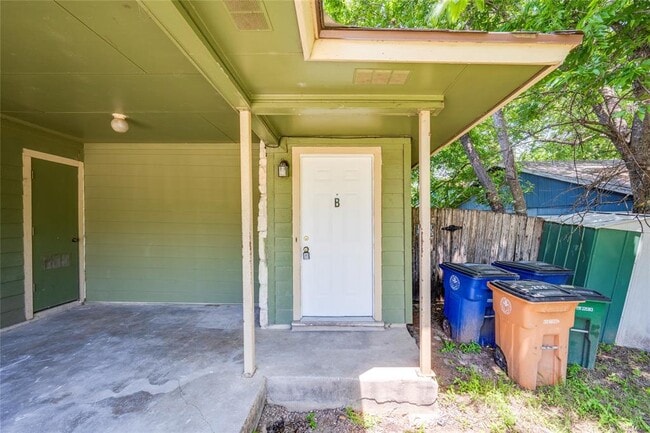 Building Photo - 5208 Bogey Ct