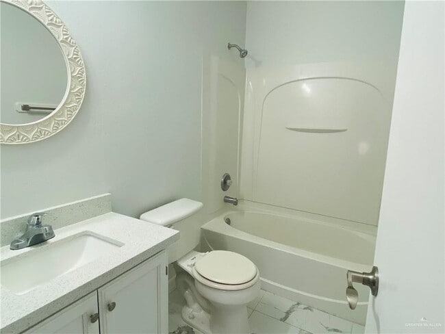 Building Photo - 18 E Laurel St