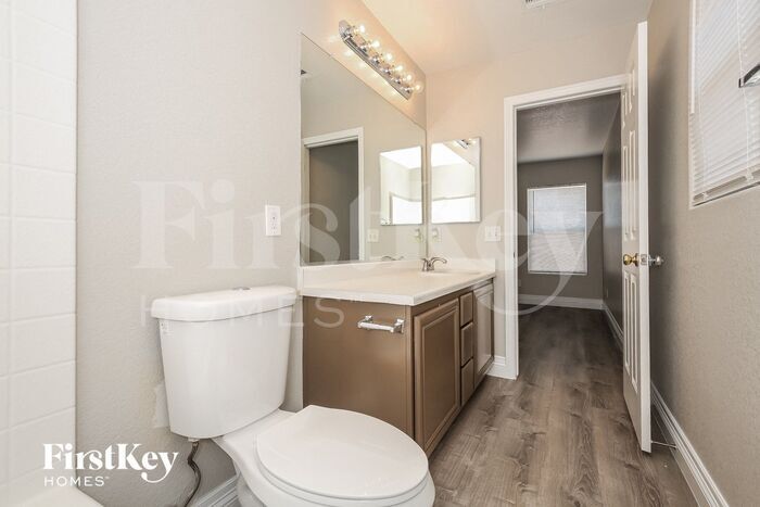 Building Photo - 7908 Pale Rider St