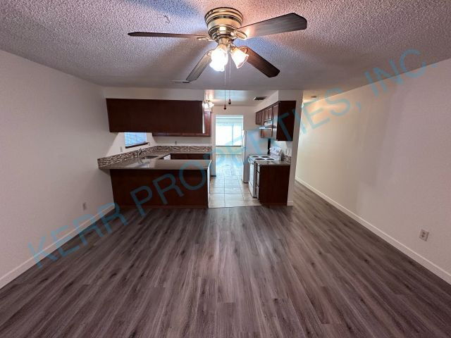 Building Photo - 509 SE 15th St