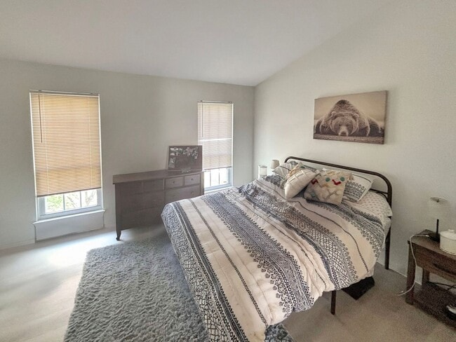 Building Photo - Updated 2-Bed, 2.5-Bath Townhome with Mode...