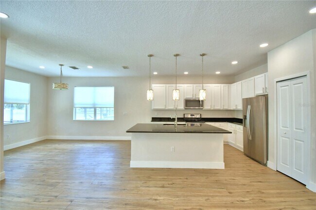 Building Photo - 2673 Calistoga Ave