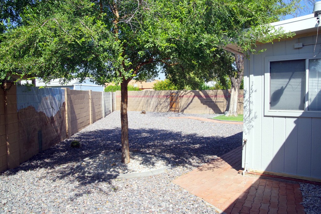 Building Photo - 6059 N 22nd Ave